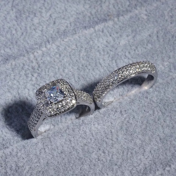 Diamond Wedding Ring Set - Picture 13 of 16